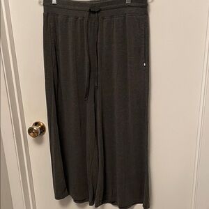 Kit and Ace Women's Wide Leg Capris in Charcoal